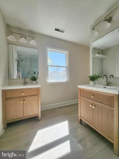 Bath - 14 White Sail Cir, Ocean Pines, MD 21811 photo 2 of 5