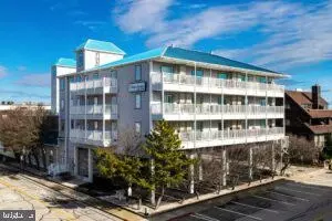 6 127th St #405, Ocean City, MD 21842
