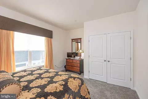Bedroom - 10315 Quarter Deck Ln, Berlin, MD 21811 photo 6 of 8