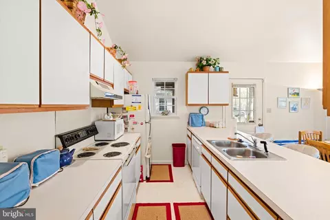 Kitchen - 1038 Ocean Pkwy, Ocean Pines, MD 21811 photo 2 of 3
