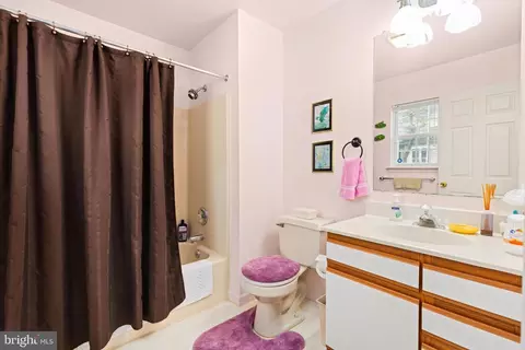 Bath - 1038 Ocean Pkwy, Ocean Pines, MD 21811 photo 1 of 2