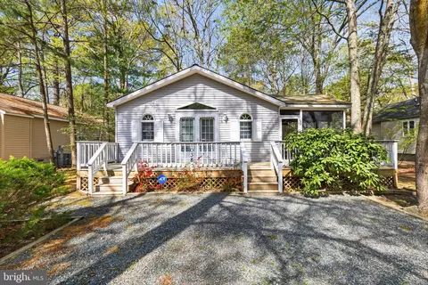 Exterior - 1038 Ocean Pkwy, Ocean Pines, MD 21811 photo 2 of 7