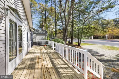 Exterior - 1038 Ocean Pkwy, Ocean Pines, MD 21811 photo 5 of 7