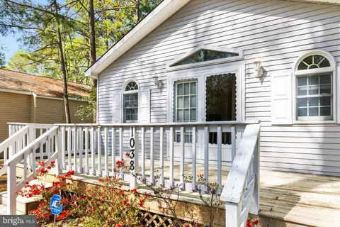 Exterior - 1038 Ocean Pkwy, Ocean Pines, MD 21811 photo 3 of 7