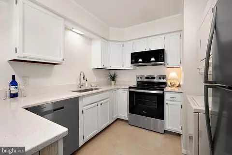 8 121st St #202A, Ocean City, MD 21842