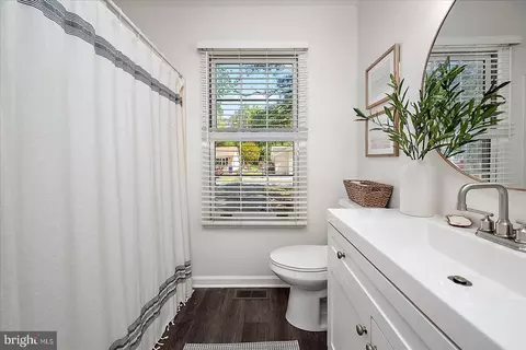Bath - 8 Bridgewater Rd, Ocean Pines, MD 21811 photo 4 of 4