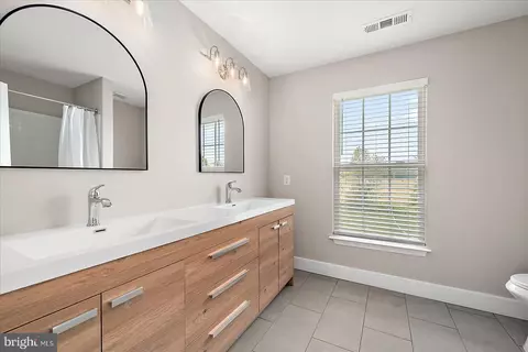 Bath - 273 Powell Cir, Berlin, MD 21811 photo 2 of 4