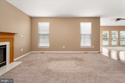 Living - 273 Powell Cir, Berlin, MD 21811 photo 6 of 11