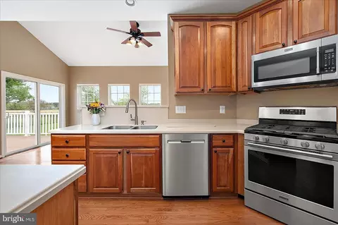 Kitchen - 273 Powell Cir, Berlin, MD 21811 photo 5 of 6