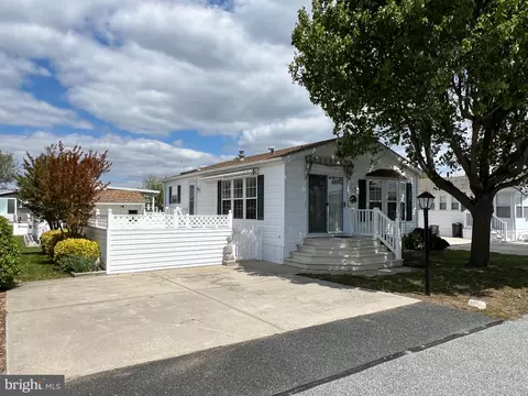 8830 Bay Dr, Berlin, MD 21811