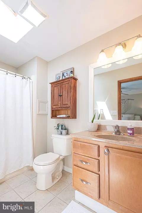 Bath - 40 Harbormist Cir, Ocean Pines, MD 21811 photo 3 of 5