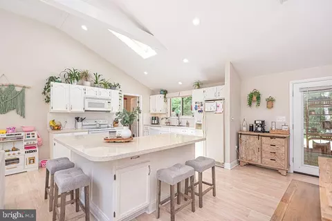 Kitchen - 40 Harbormist Cir, Ocean Pines, MD 21811 photo 1 of 2