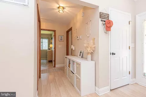 Entry Way - 40 Harbormist Cir, Ocean Pines, MD 21811 photo 4 of 8
