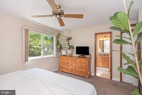 Bedroom - 40 Harbormist Cir, Ocean Pines, MD 21811 photo 2 of 5