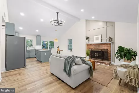 Living - 9 Yeoman Ct, Ocean Pines, MD 21811 photo 4 of 4