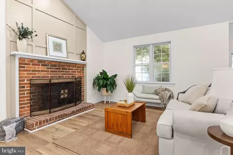 Living - 9 Yeoman Ct, Ocean Pines, MD 21811 photo 2 of 4
