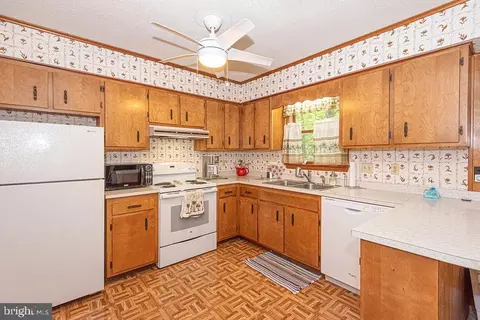 Kitchen - 32 Whaler Ln, Ocean Pines, MD 21811 photo 2 of 4