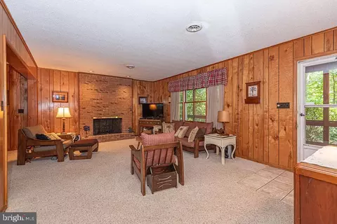 Living - 32 Whaler Ln, Ocean Pines, MD 21811 photo 2 of 3