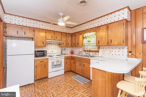 Kitchen - 32 Whaler Ln, Ocean Pines, MD 21811 photo 4 of 4