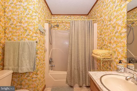 Bath - 32 Whaler Ln, Ocean Pines, MD 21811 photo 2 of 7