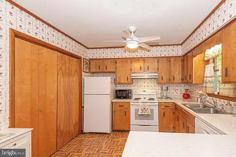 Kitchen - 32 Whaler Ln, Ocean Pines, MD 21811 photo 3 of 4
