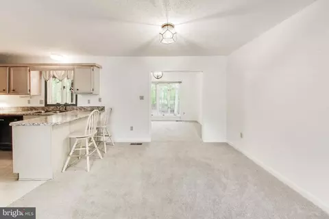 Living - 5 Little John Ct, Ocean Pines, MD 21811 photo 2 of 7