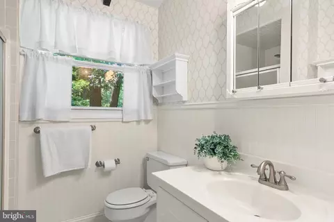 Bath - 25 Seabreeze Rd, Ocean Pines, MD 21811 photo 2 of 3