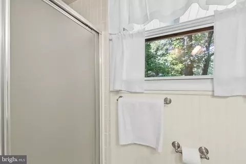 Bath - 25 Seabreeze Rd, Ocean Pines, MD 21811 photo 3 of 3