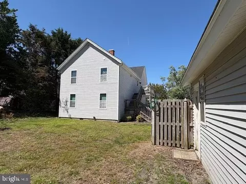 Exterior - 104 Franklin Ave, Berlin, MD 21811 photo 4 of 10