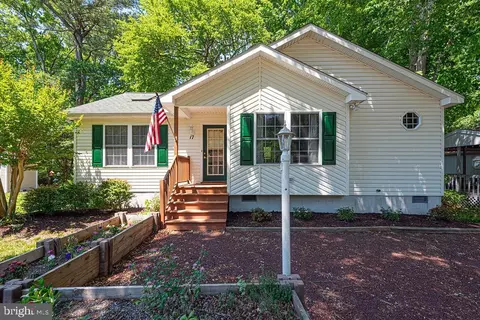 17 Greenwood Ln, Ocean Pines, MD 21811