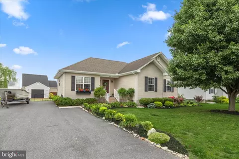 603 Hillcrest Dr, Pocomoke City, MD 21851