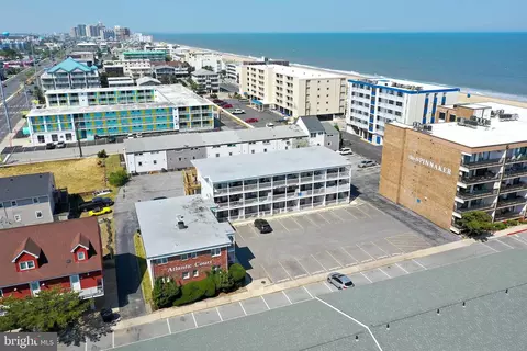 12 72nd St #105, Ocean City, MD 21842
