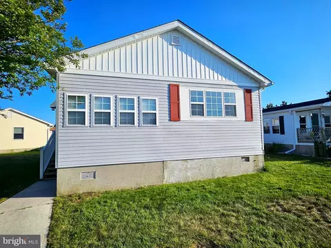 105 Assateague Ct, Ocean City, MD 21842