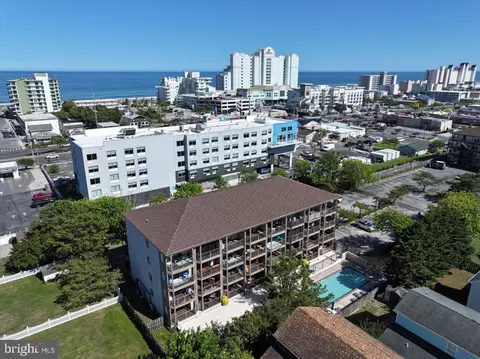 204 33rd St #30302, Ocean City, MD 21842