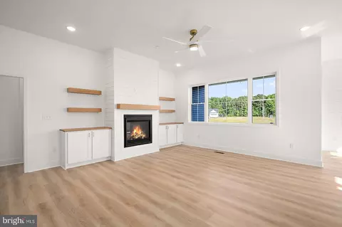 Living - 75 King Richard Rd, Berlin, MD 21811 photo 2 of 6