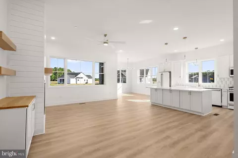 Living - 75 King Richard Rd, Berlin, MD 21811 photo 5 of 6