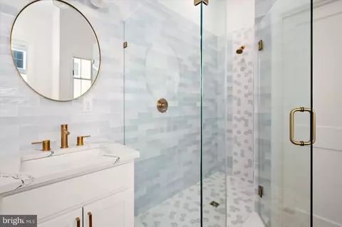 Bath - 75 King Richard Rd, Berlin, MD 21811 photo 4 of 10