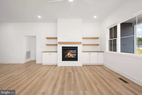 Living - 75 King Richard Rd, Berlin, MD 21811 photo 3 of 6