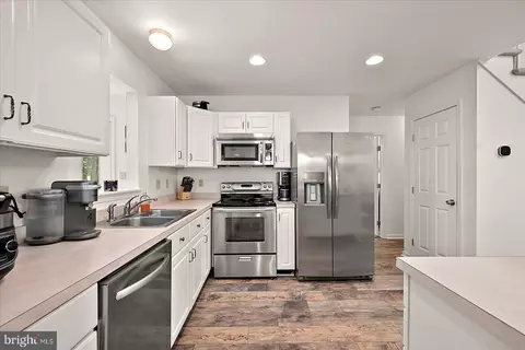 Kitchen - 369 Ocean Pkwy, Ocean Pines, MD 21811 photo 4 of 5