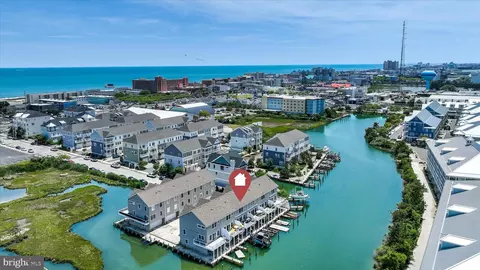 121 70th St #4, Ocean City, MD 21842