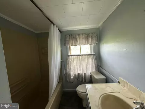 Bath - 10037 Main St, Berlin, MD 21811 photo 1 of 1