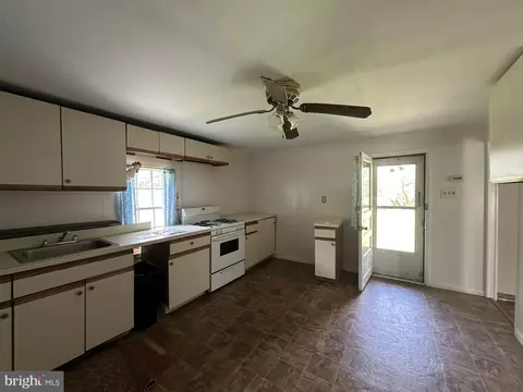 Kitchen - 10037 Main St, Berlin, MD 21811 photo 2 of 2