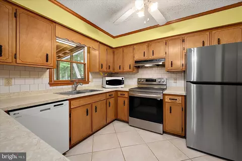 Kitchen - 11 Bimini Ln, Ocean Pines, MD 21811 photo 3 of 5