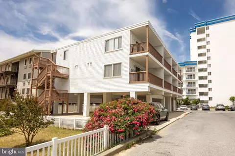 11 91st St #202, Ocean City, MD 21842