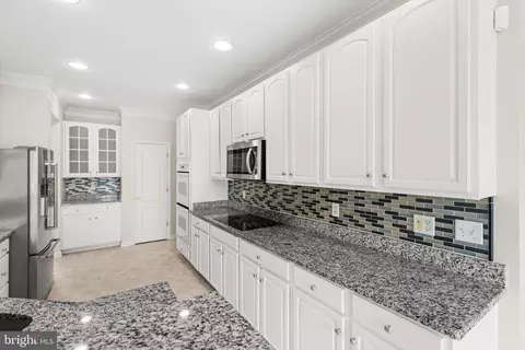 Kitchen - 431 Dueling Way, Berlin, MD 21811 photo 2 of 6