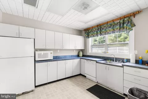 Kitchen - 431 Dueling Way, Berlin, MD 21811 photo 6 of 6