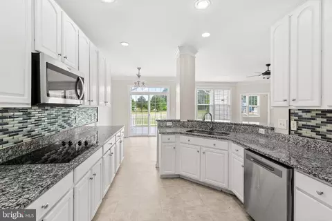 Kitchen - 431 Dueling Way, Berlin, MD 21811 photo 5 of 6