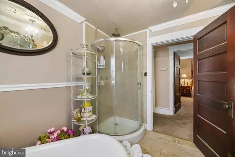 Bath - 207 Williams St, Berlin, MD 21811 photo 2 of 4