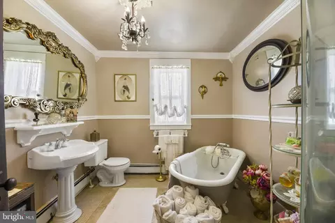 Bath - 207 Williams St, Berlin, MD 21811 photo 1 of 4