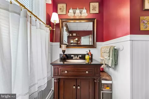 Bath - 207 Williams St, Berlin, MD 21811 photo 3 of 4